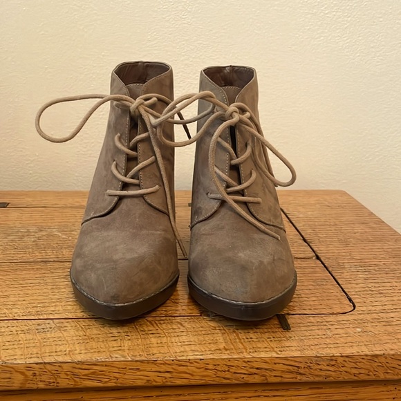 Steve Madden heeled booties - Picture 1 of 5